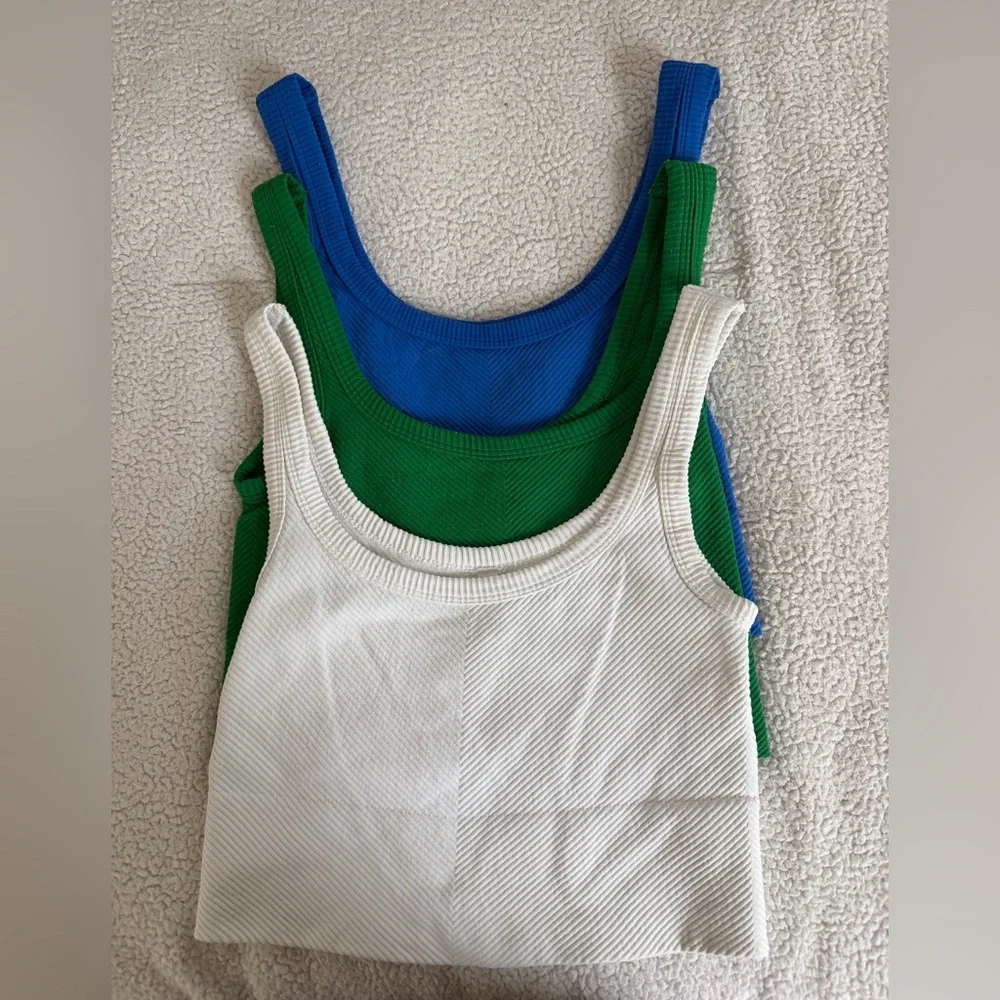 FINAL PRICE BEFOFE DONATION-
Nikibiki tanks - Picture 1 of 4
